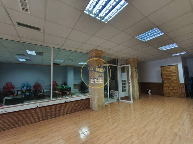 Local comercial en Alquiler en Sant Josep - Zona Hospital