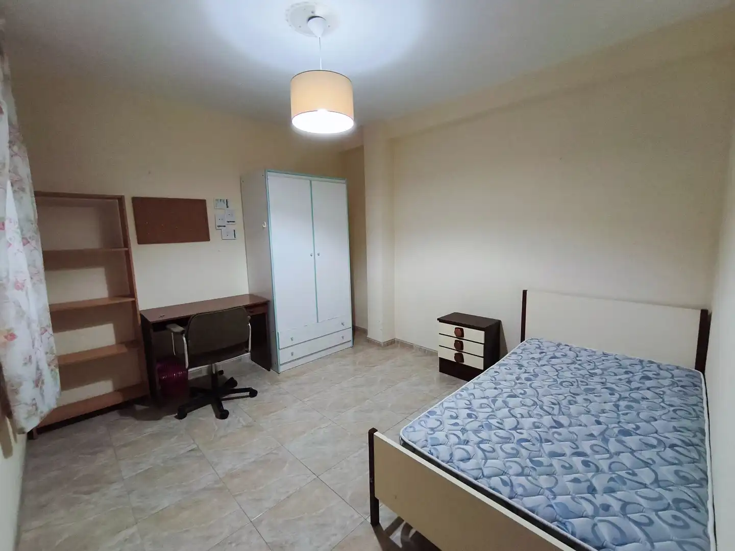 Bedroom of Flat for share in Córdoba  with Terrace, Furnished and Washing machine
