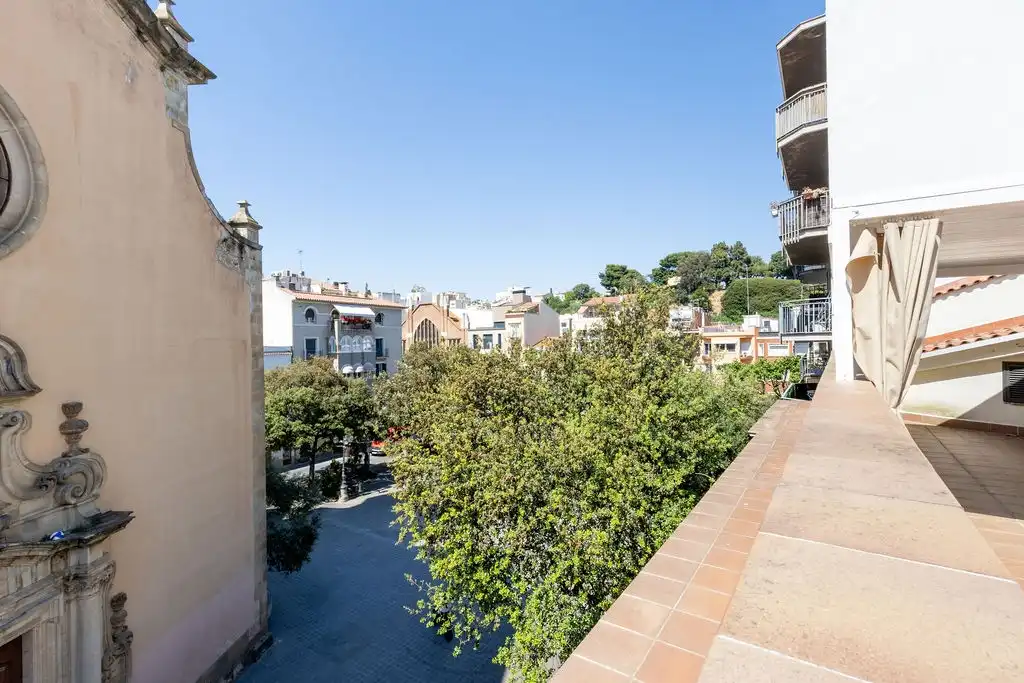 Außenansicht von Wohnung zum Verkauf in Arenys de Mar mit Klimaanlage, Terrasse und Abstellraum