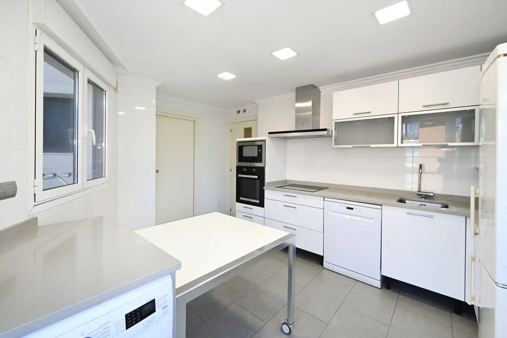 Flat for rent in Avenida Doctor Diego Madrazo, Valdenoja