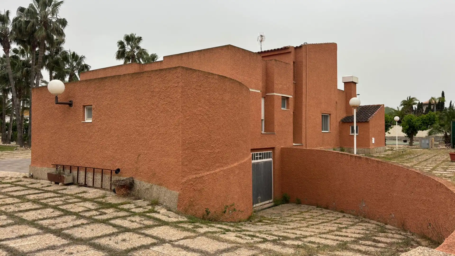Vista exterior de Casa o xalet en venda en Elche / Elx amb Jardí privat, Terrassa i Piscina