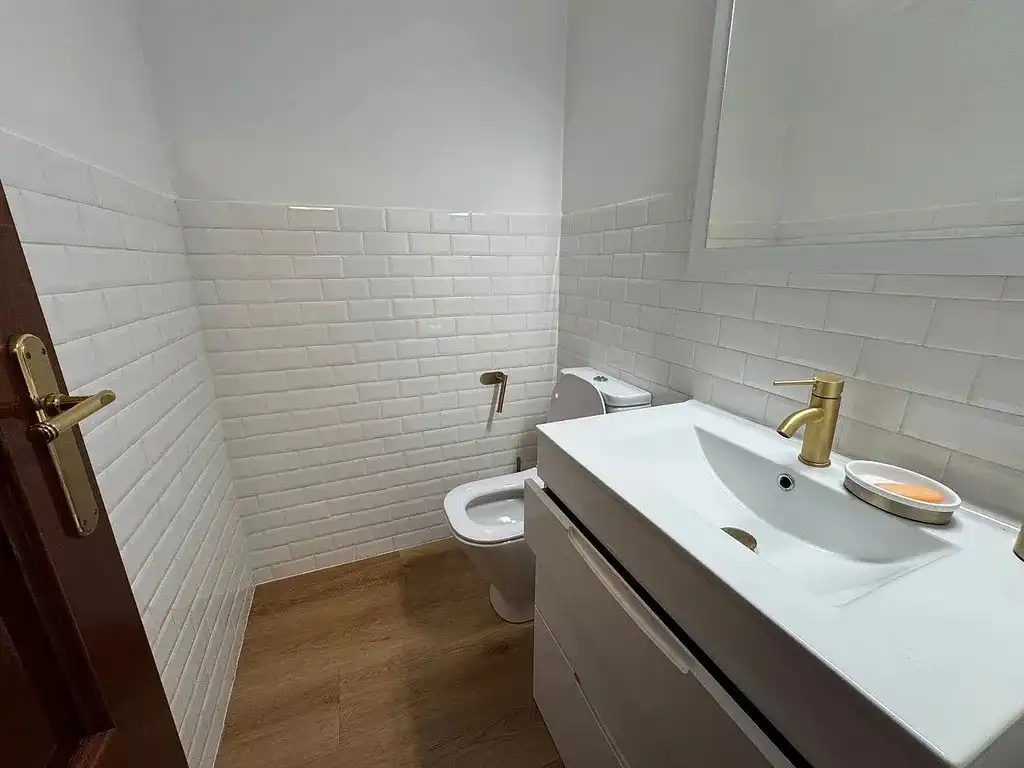 Baño de Casa adosada en venta en El Escorial con Calefacción, Jardín privado y Parquet
