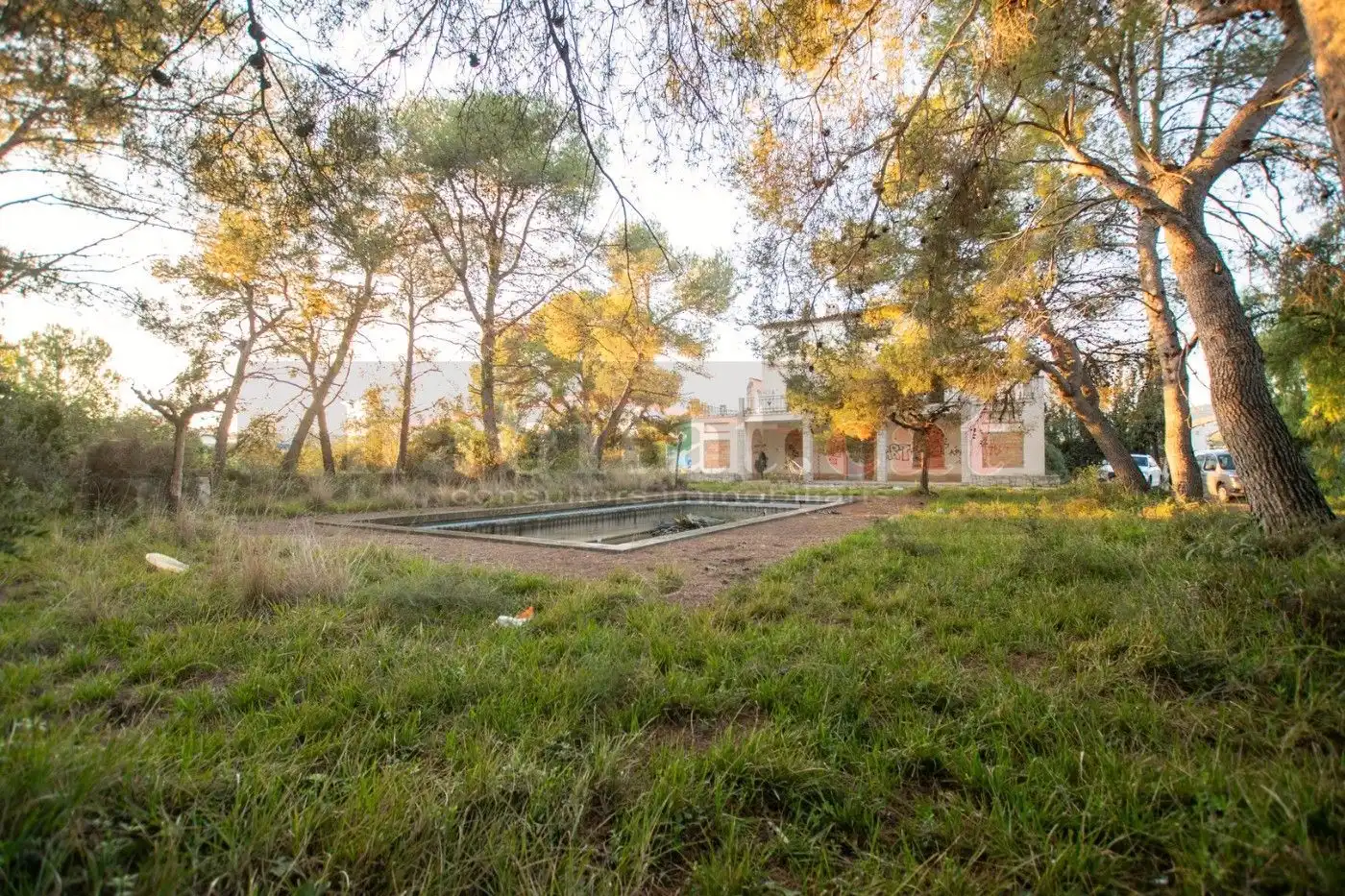 Jardí de Finca rústica en venda en Vilanova i la Geltrú amb Piscina