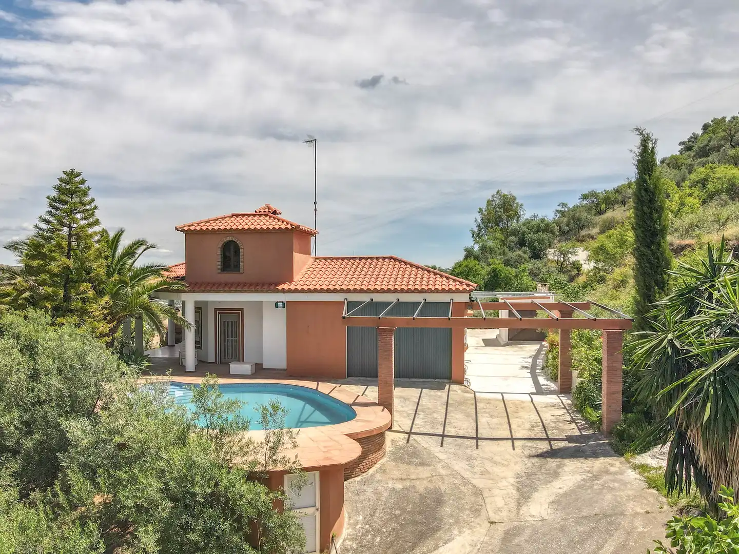 Exterior view of Houses for sale in Monda  with Air Conditioner, Private garden and Storage room