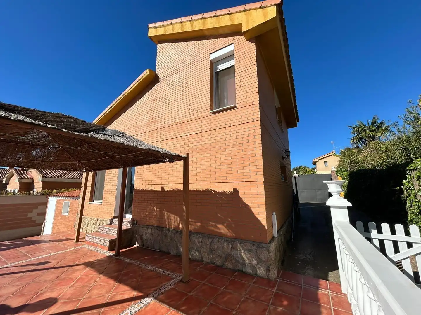 Vista exterior de Casa o chalet en venta en Loranca de Tajuña con Piscina