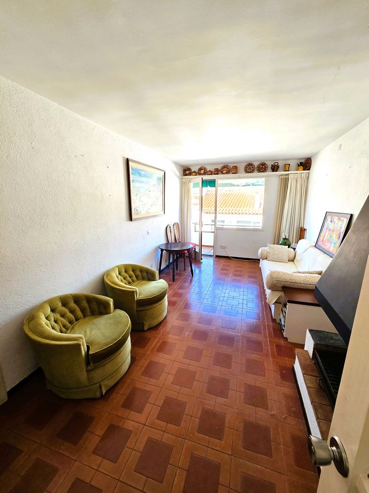 Sala d'estar de Apartament en venda en Cadaqués amb Balcó