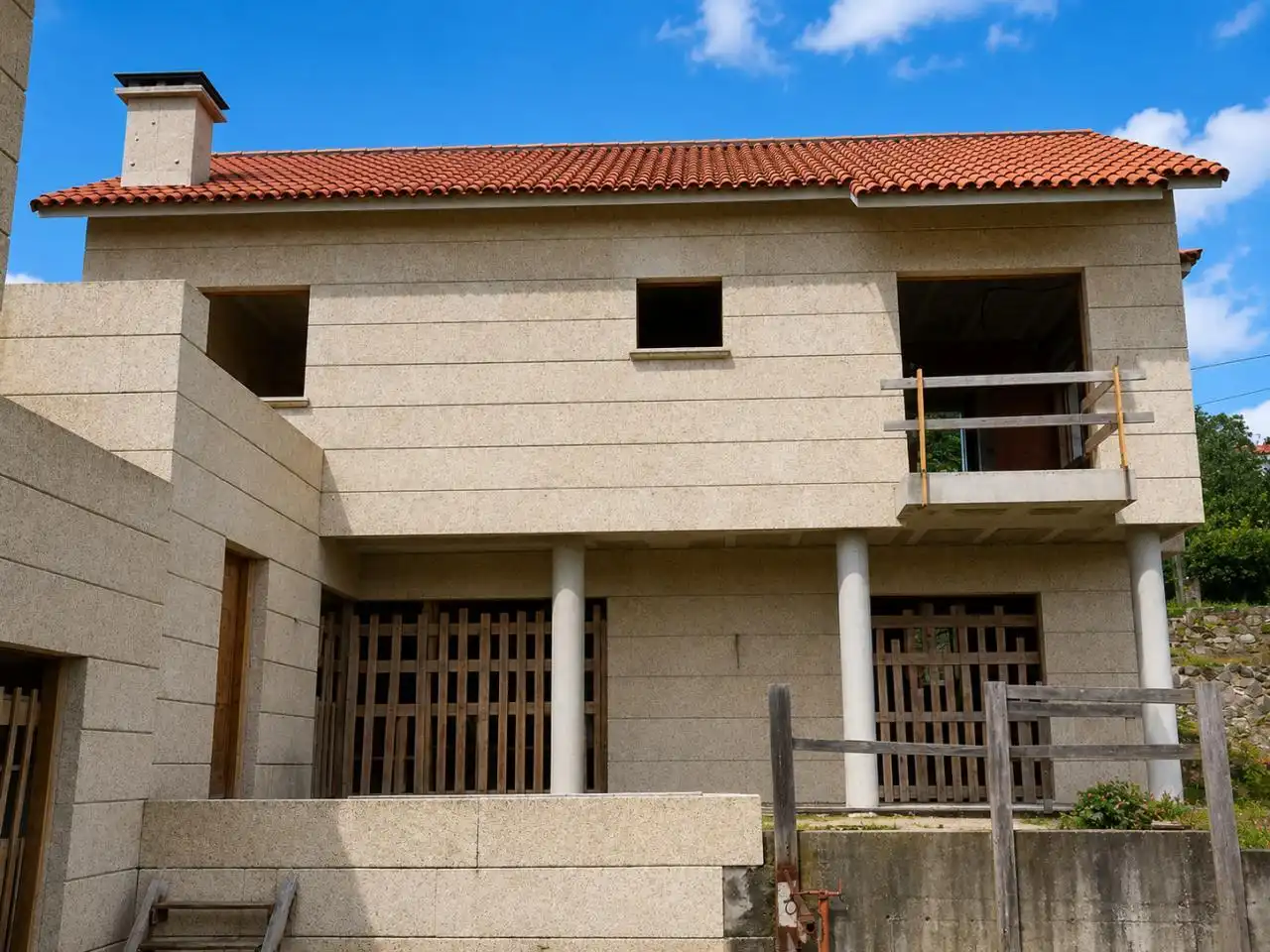 Vista exterior de Casa adosada en venda en Moaña amb Terrassa i Balcó
