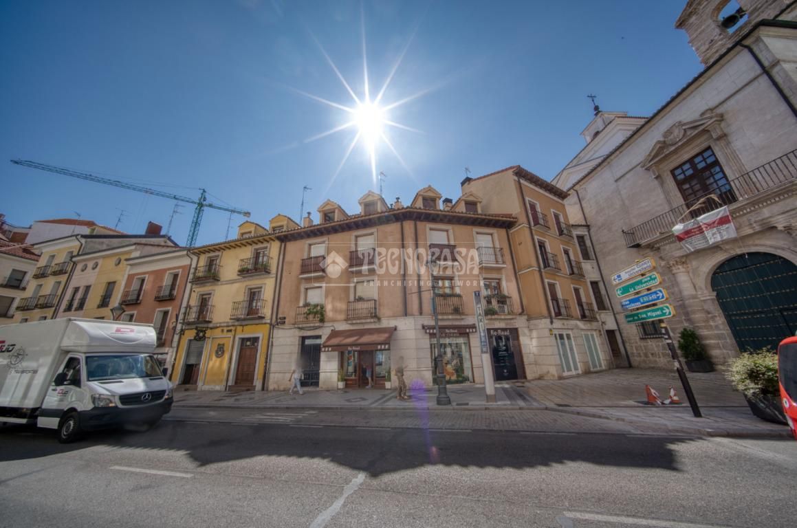 Vista exterior de Piso en venta en Valladolid Capital con Calefacción, Parquet y Balcón