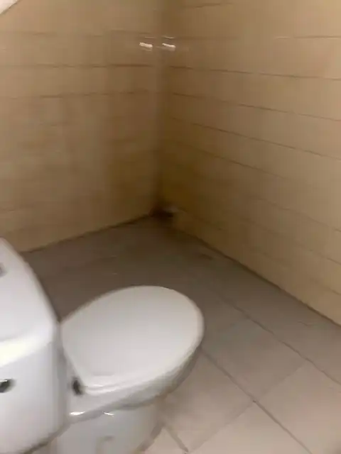 Bany de Local en venda en Madrid amb Aire condicionat i Calefacció