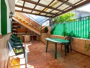 Casa amb balcó en venda a Padul
