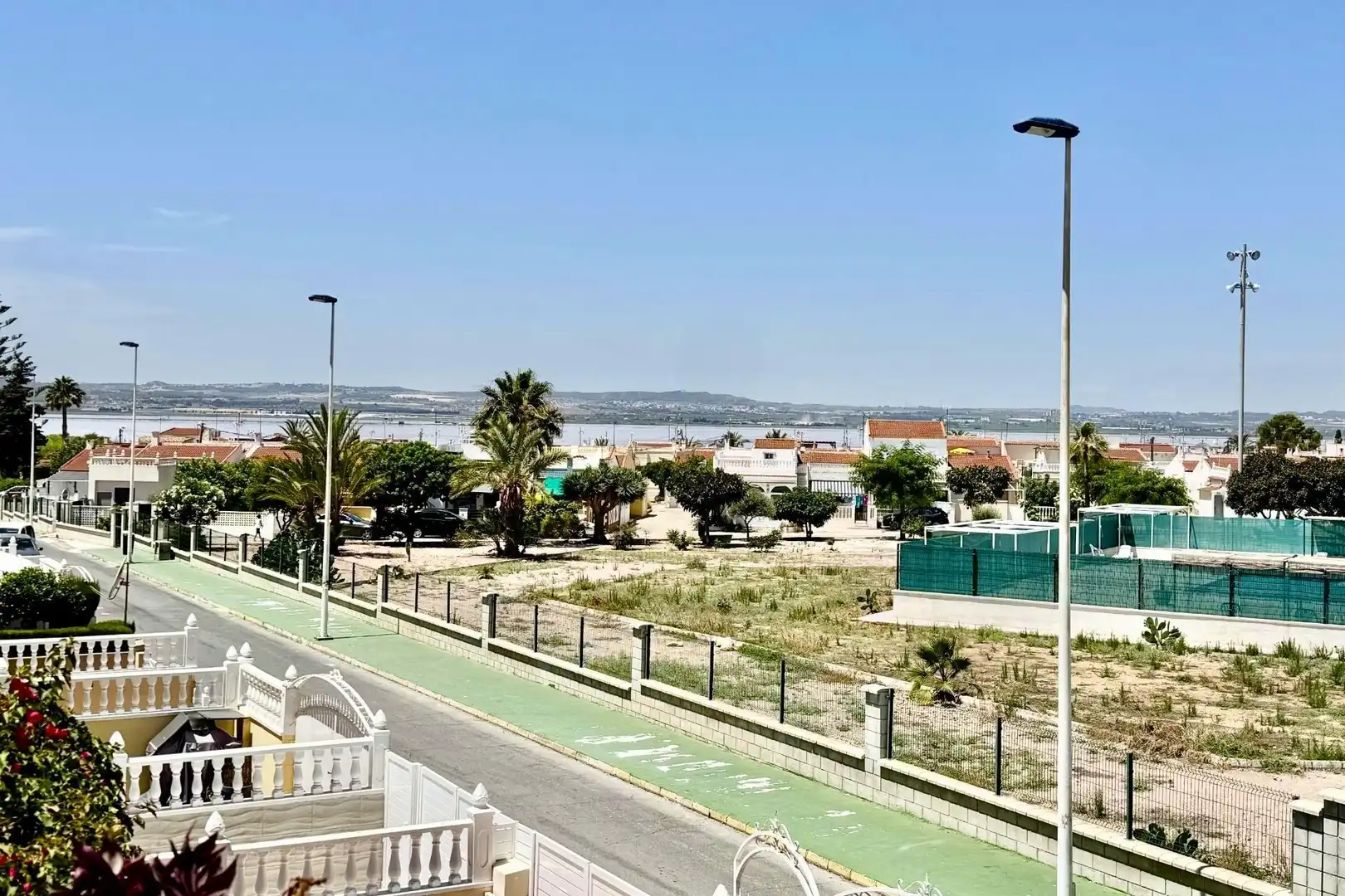 Vista exterior de Casa adosada en venta en Torrevieja con Aire acondicionado, Calefacción y Jardín privado