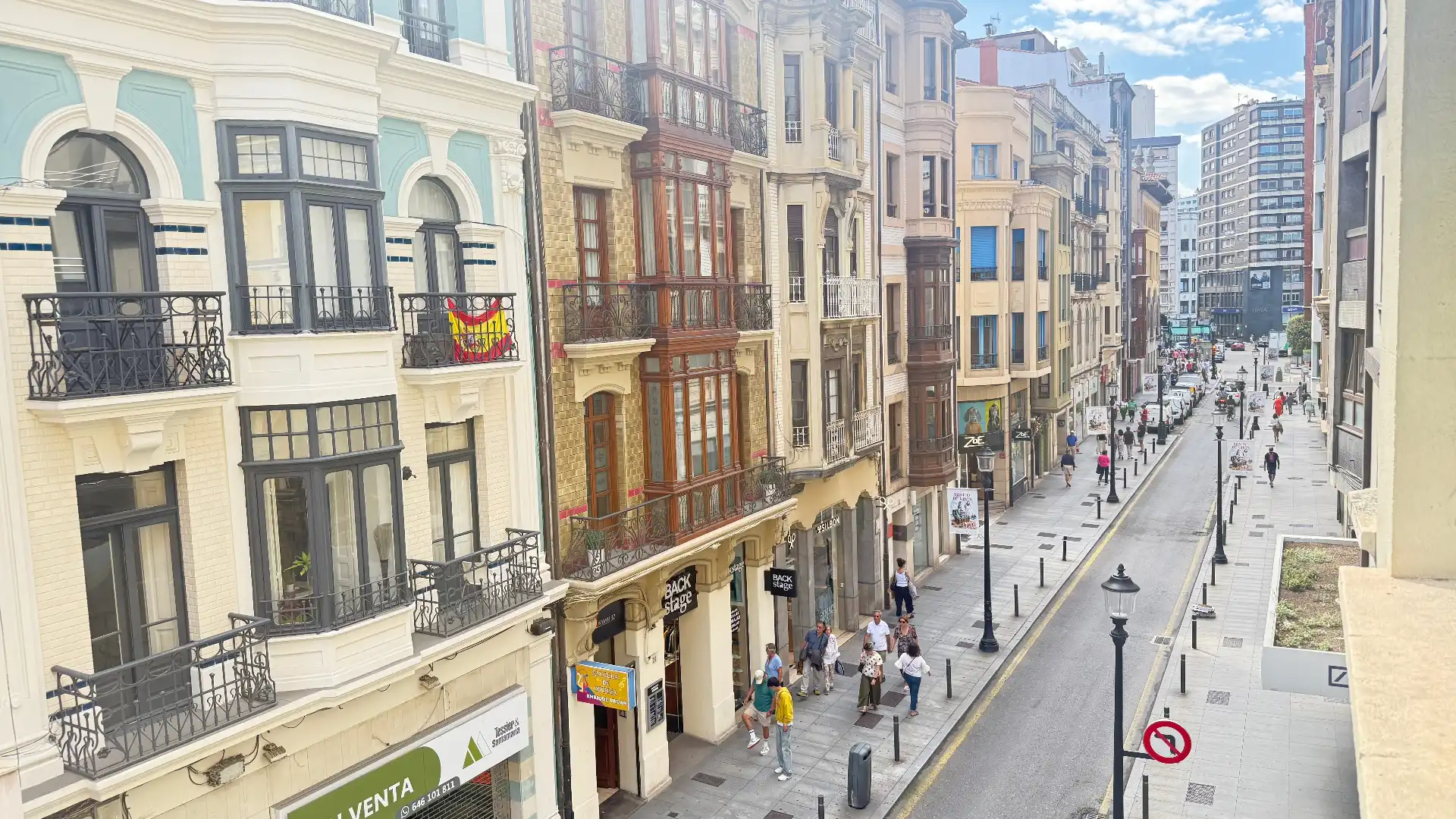 Vista exterior de Pis de lloguer en Gijón  amb Calefacció, Parquet i Moblat