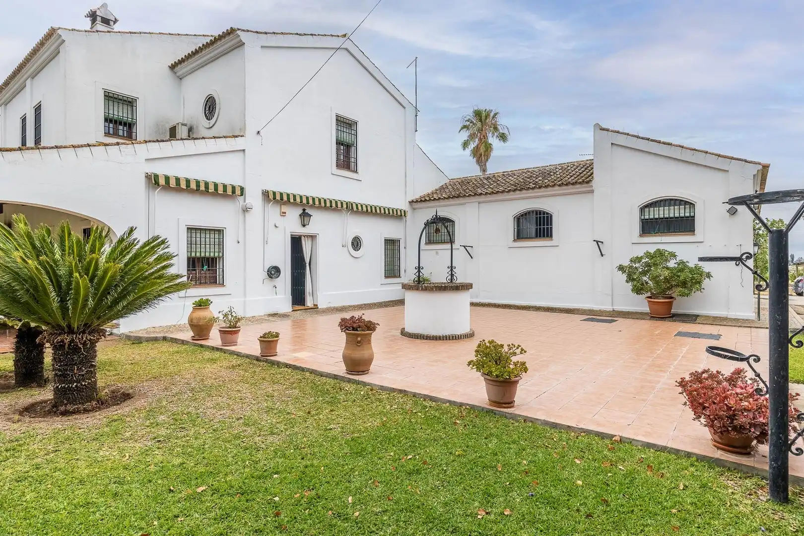 Vista exterior de Finca rústica en venta en Valencina de la Concepción con Jardín privado, Terraza y Trastero
