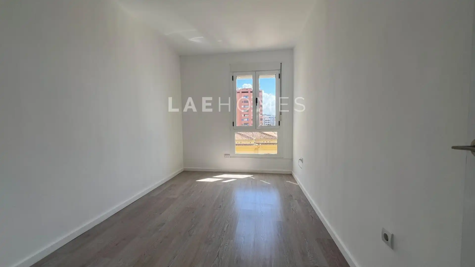 Schlafzimmer von Dachboden zur Miete in Málaga mit Parkett