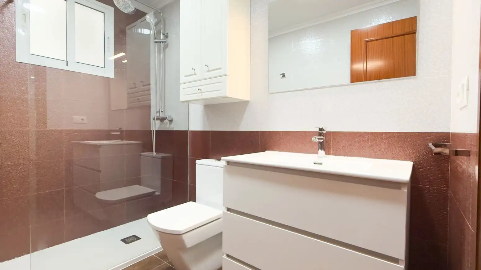Baño de Piso para compartir en Valencia con Aire acondicionado, Calefacción y Amueblado