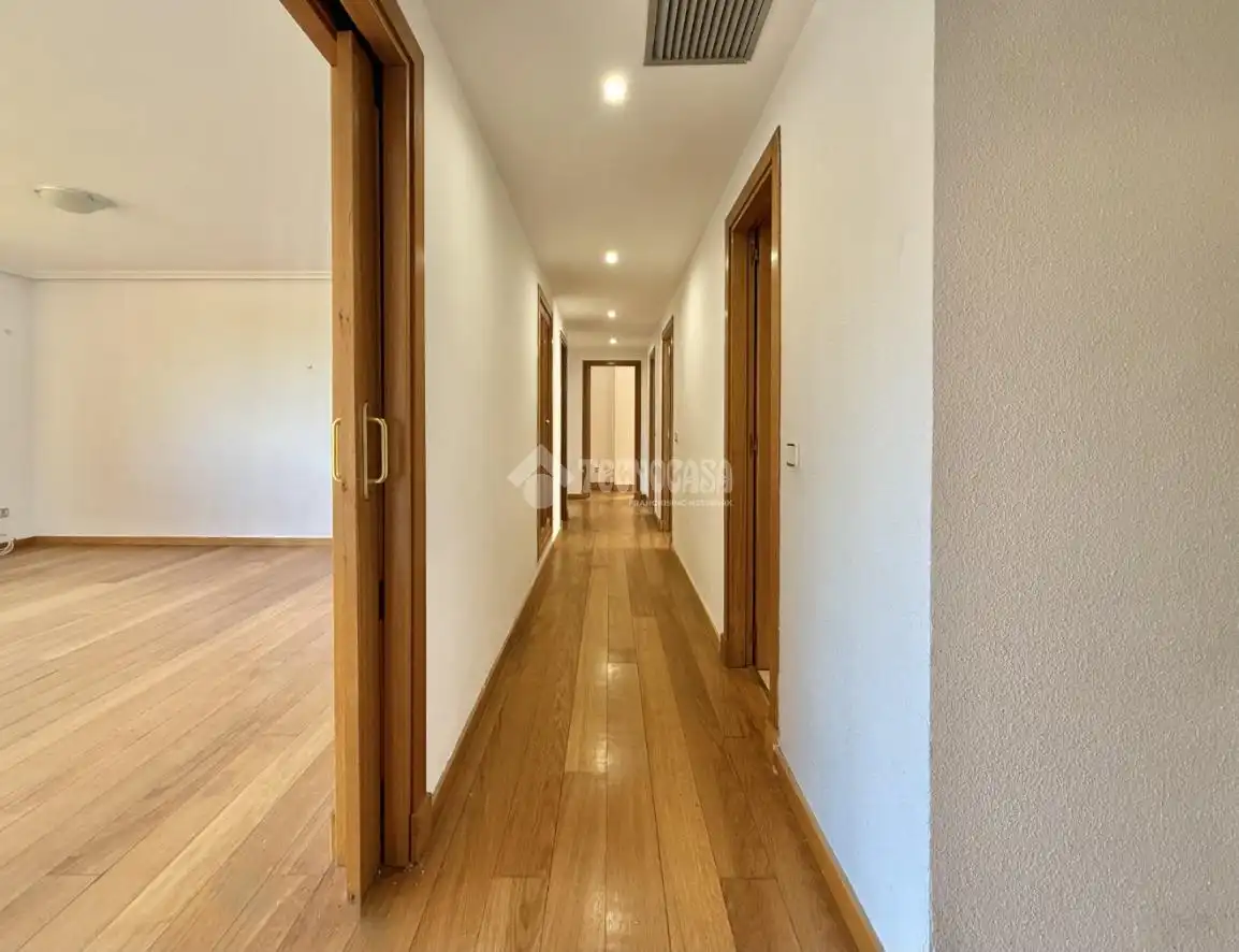 Flat for sale in Madrid  with Air Conditioner, Heating and Storage room