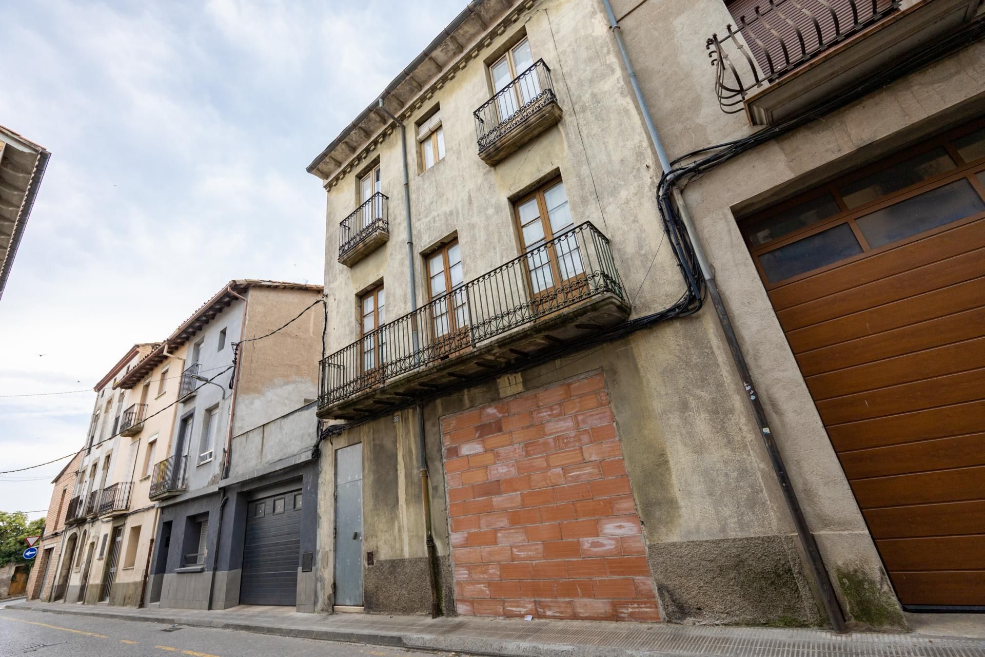 Exterior view of Building for sale in Manlleu