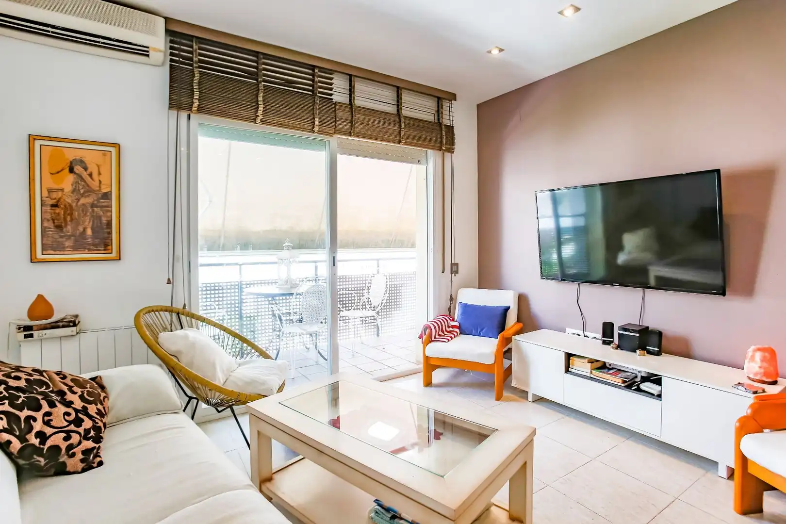 Living room of Flat for sale in Sitges  with Air Conditioner, Heating and Terrace