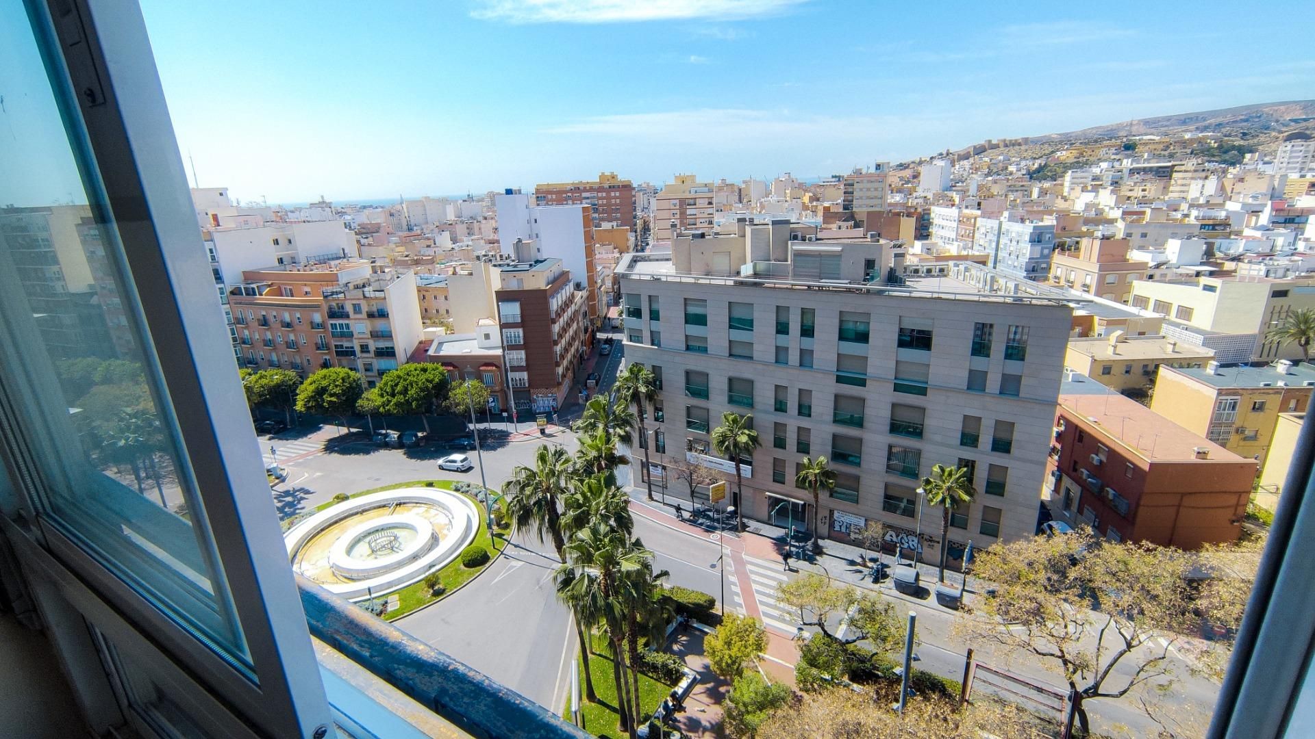 Vista exterior de Pis en venda en  Almería Capital amb Aire condicionat i Calefacció