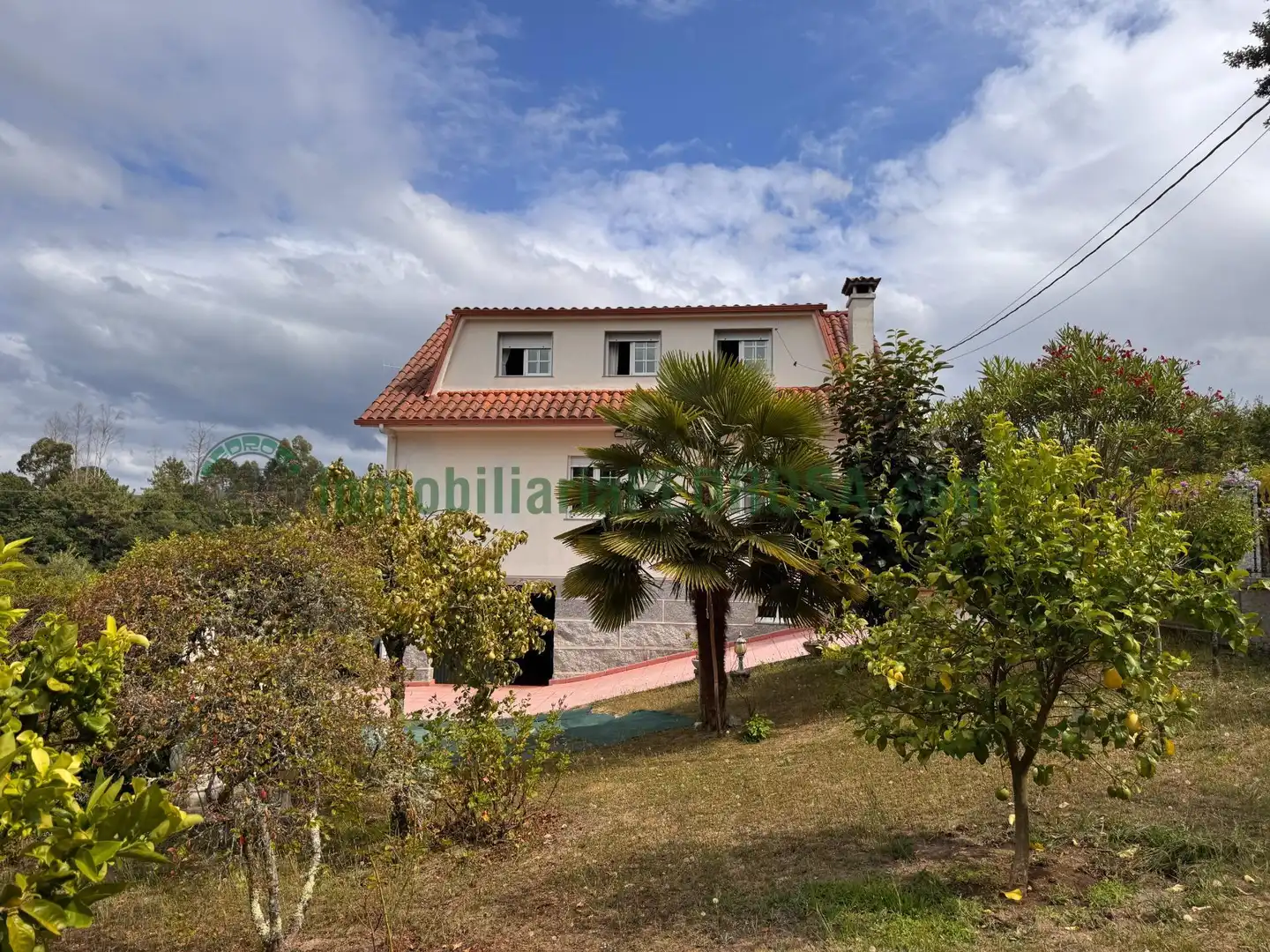 Vista exterior de Casa o xalet en venda en Pontevedra Capital  amb Calefacció i Jardí privat