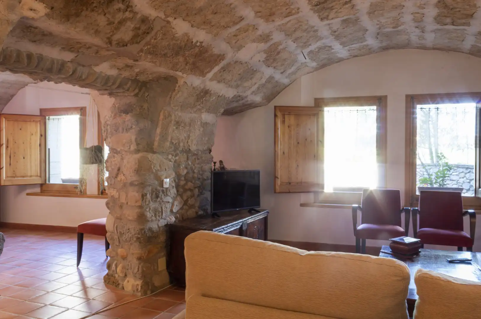 Sala d'estar de Finca rústica en venda en Cabanelles amb Calefacció, Terrassa i Moblat