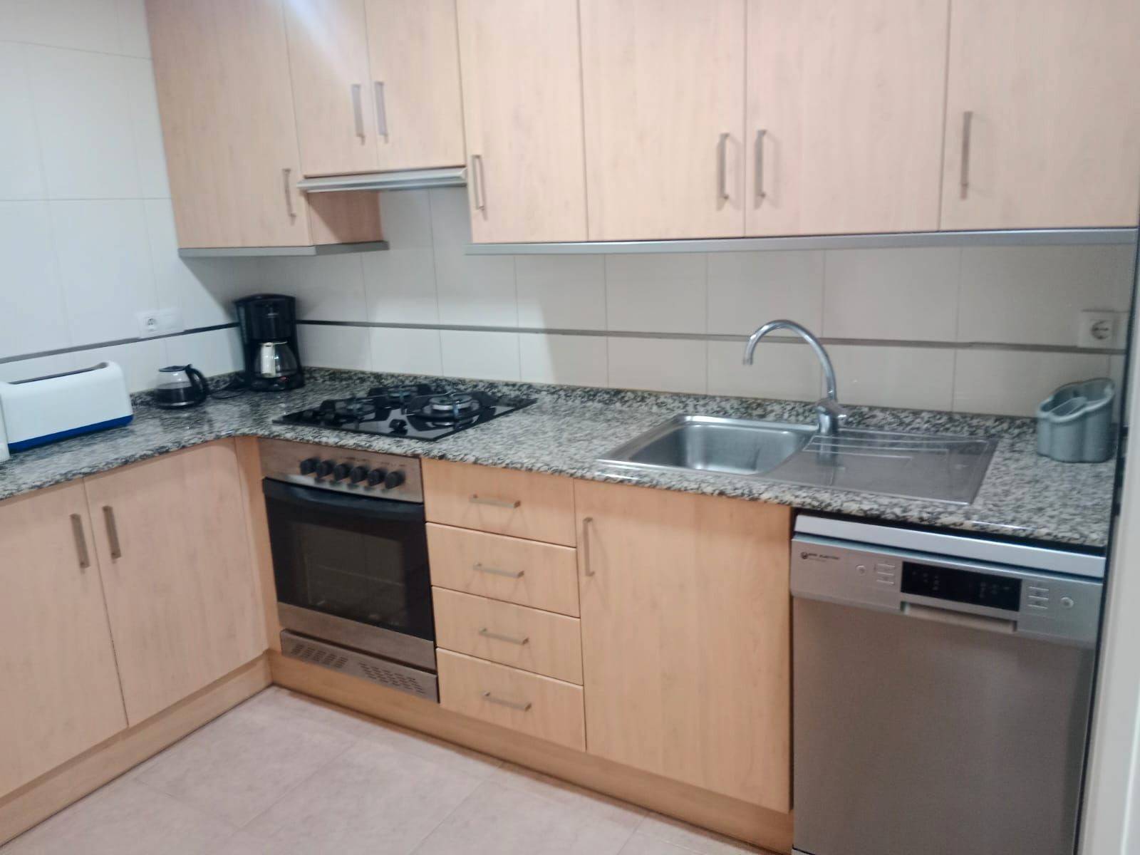 Cuina de Casa adosada en venda en Valls amb Aire condicionat, Jardí privat i Terrassa