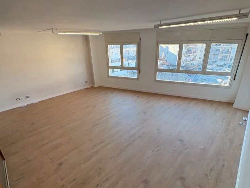 Oficina de alquiler en Girona Capital con Aire acondicionado, Calefacción y Balcón