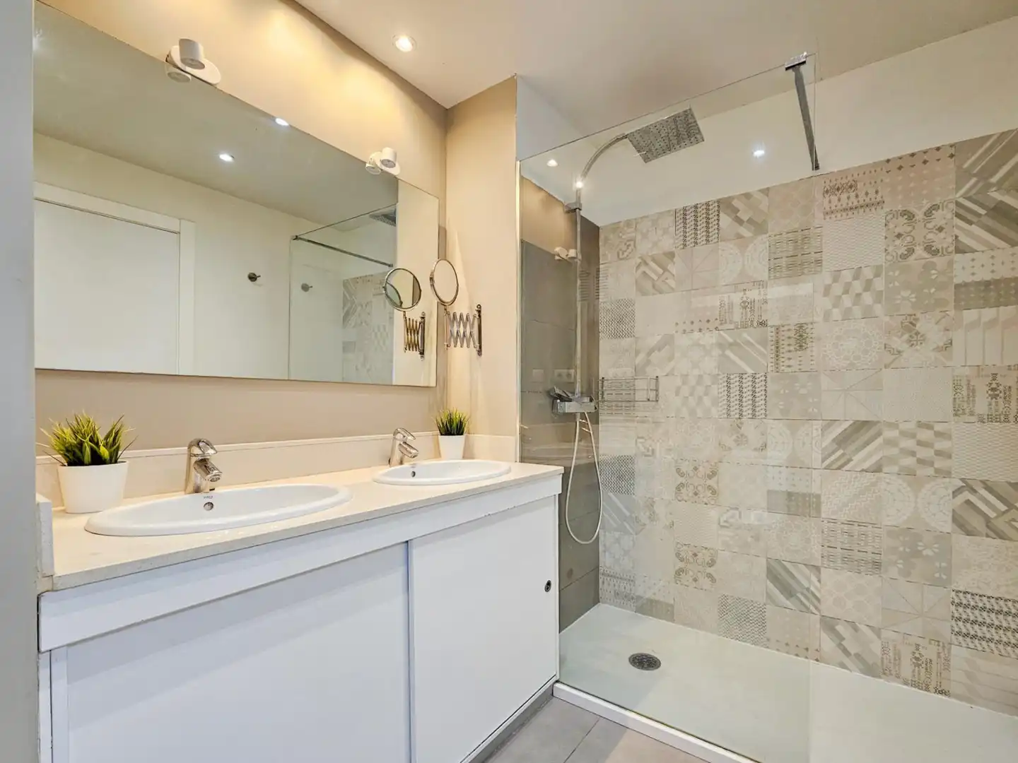 Badezimmer von Wohnung zum Verkauf in Barcelona mit Klimaanlage, Heizung und Terrasse