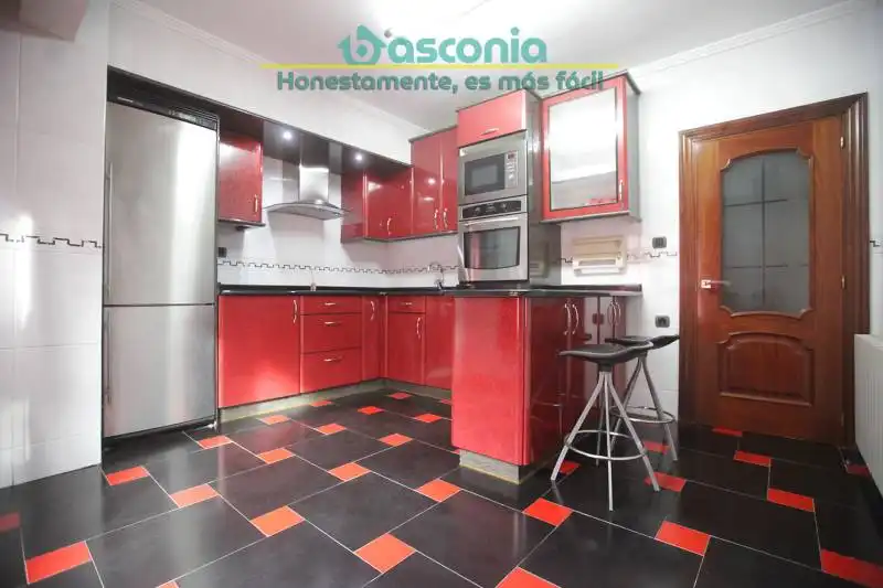Kitchen of Flat for sale in Basauri   with Heating and Furnished