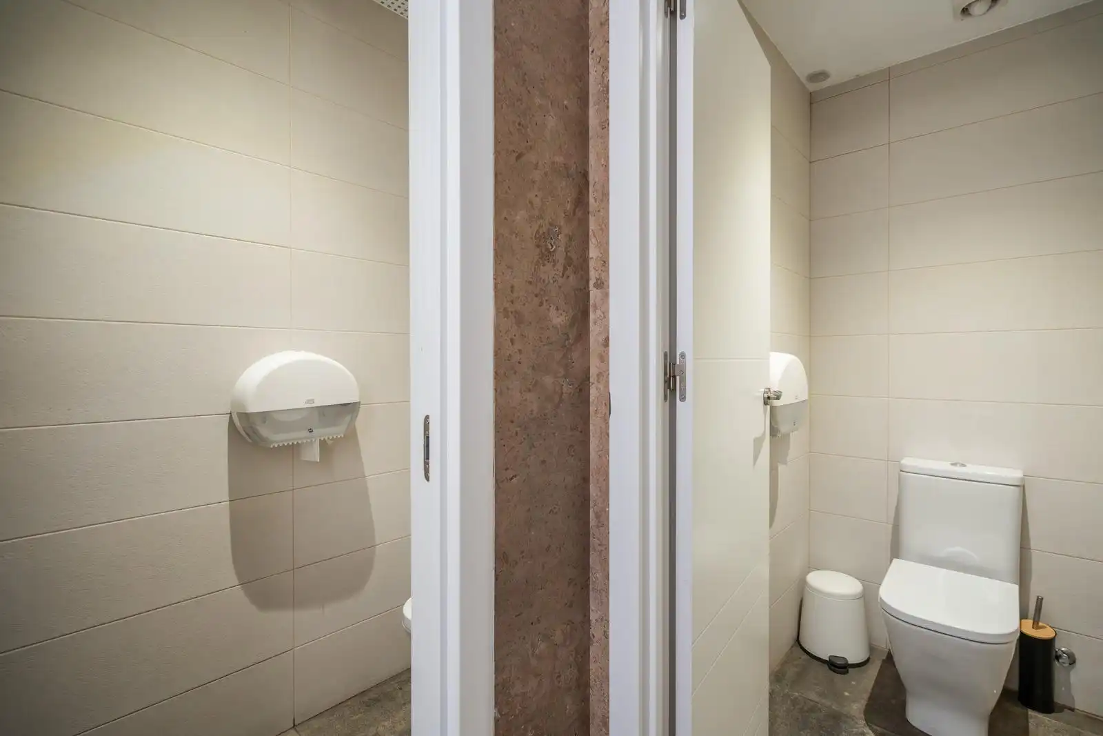 Baño de Local de alquiler en Madrid con Aire acondicionado