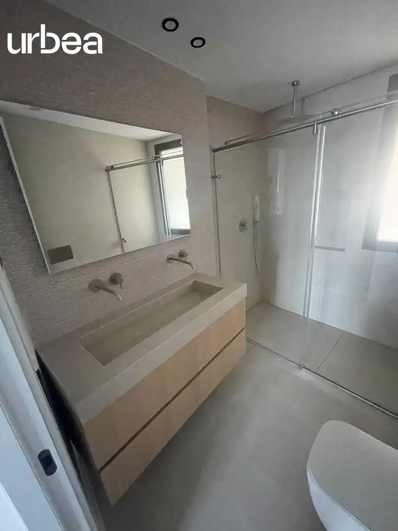 Baño de Dúplex de alquiler en Málaga con Aire acondicionado, Calefacción y Jardín privado