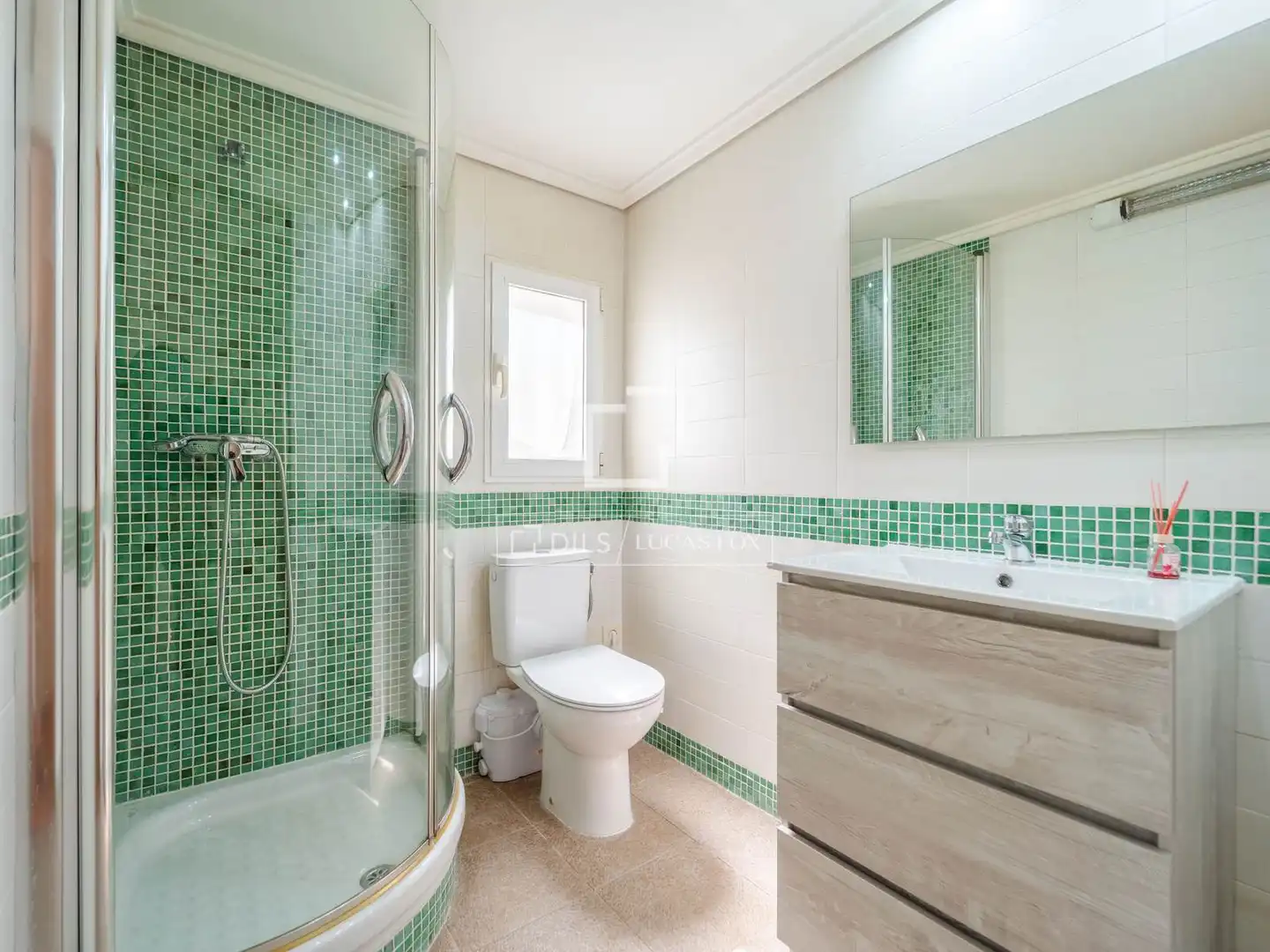 Baño de Piso en venta en Valencia con Calefacción, Parquet y Amueblado