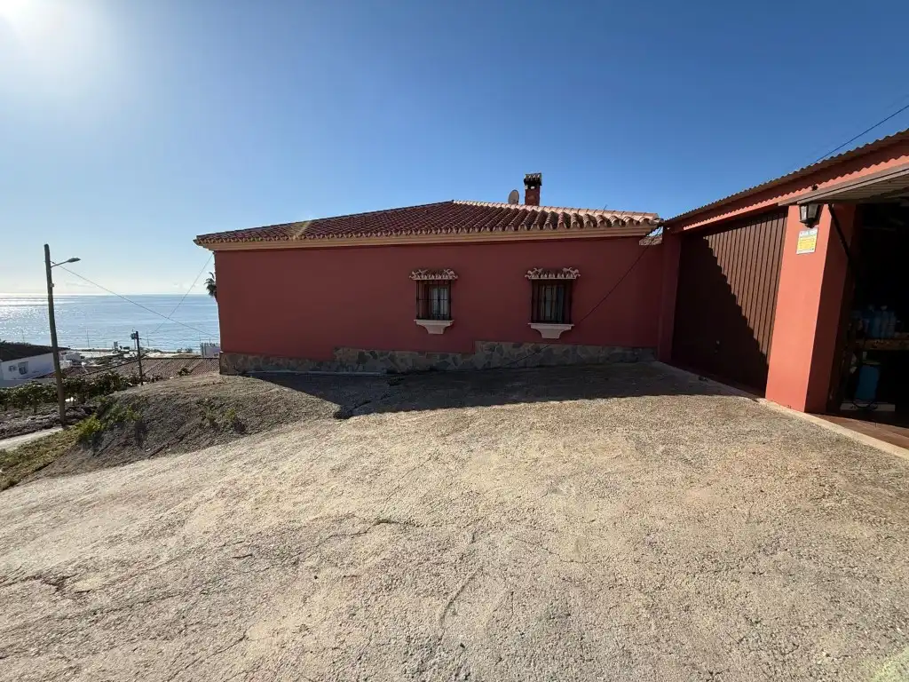 Vista exterior de Casa o xalet en venda en Vélez-Málaga amb Aire condicionat i Terrassa