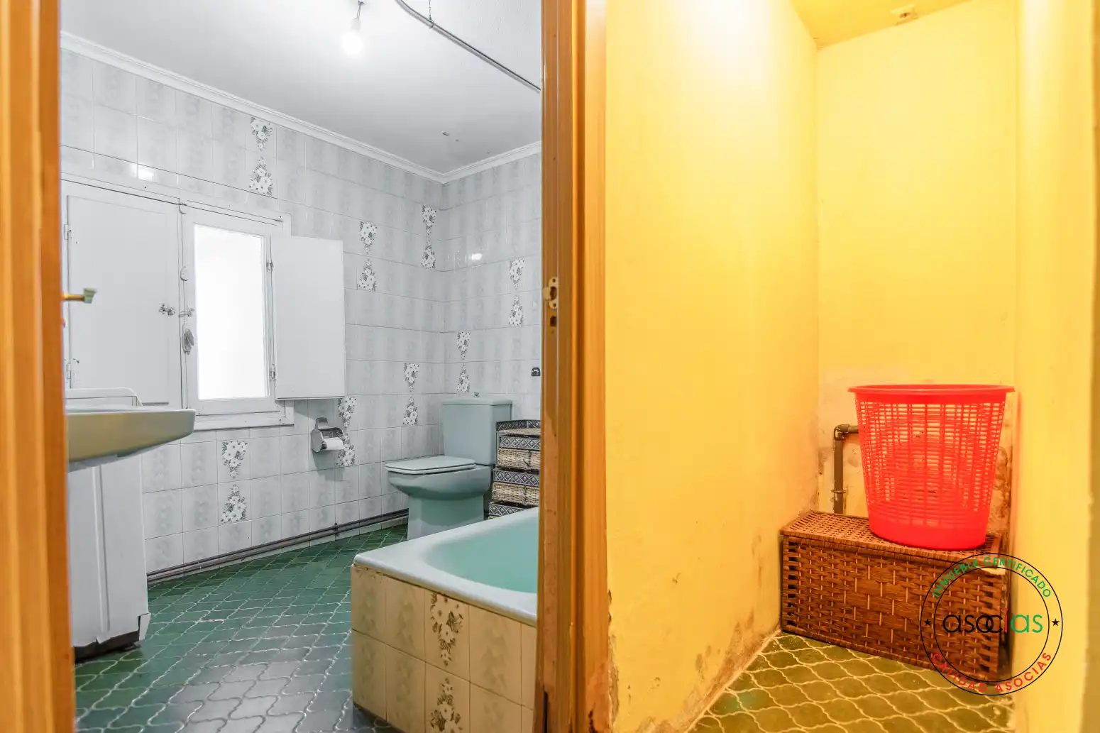 Baño de Casa o chalet en venta en Las Regueras   con Calefacción y Jardín privado