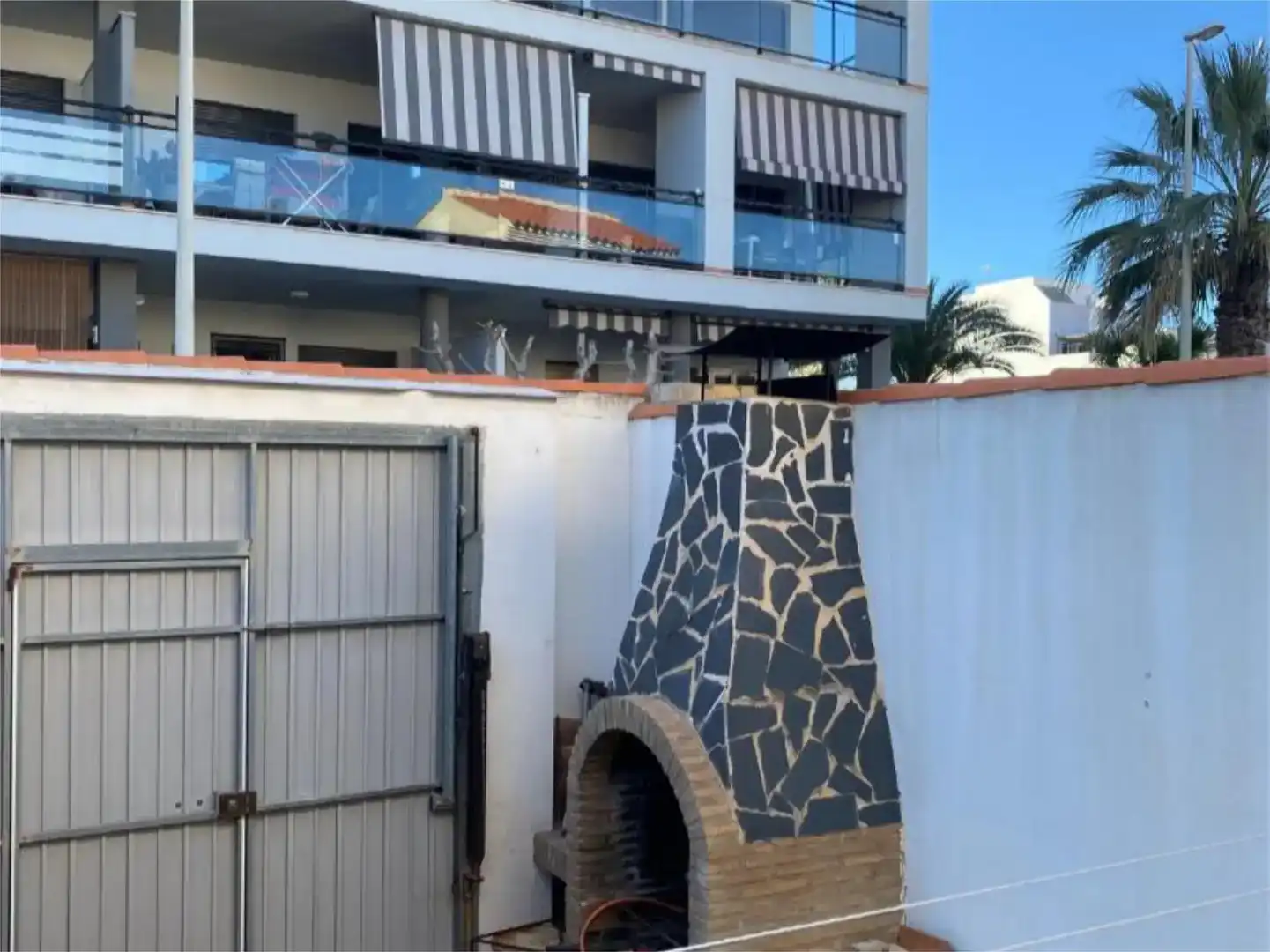 Vista exterior de Casa adosada en venda en Chilches / Xilxes amb Aire condicionat