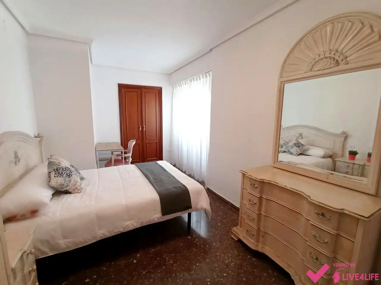 Habitación de Piso de alquiler en Valencia con Aire acondicionado, Terraza y Amueblado
