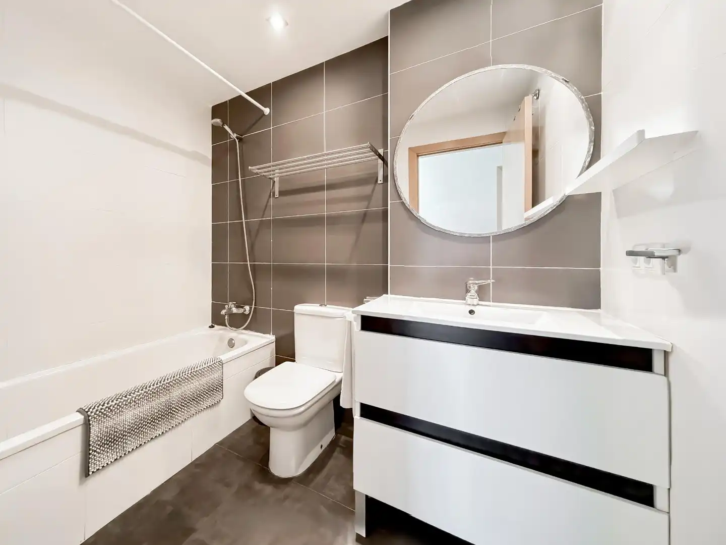 Badezimmer von Dachboden zum Verkauf in Museros mit Klimaanlage, Terrasse und Abstellraum