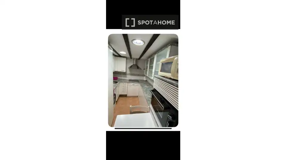 Cocina de Apartamento para compartir en Bilbao  con Aire acondicionado, Terraza y Amueblado