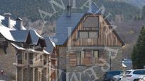 Vista exterior de Casa adosada en venda en Naut Aran amb Aire condicionat, Calefacció i Parquet