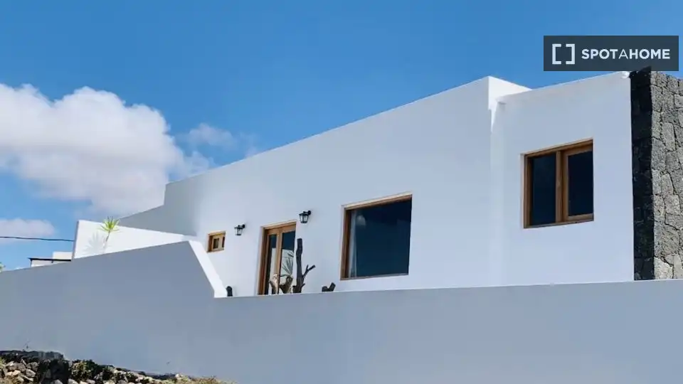 Außenansicht von Wohnungen zur untervermieten in Teguise mit Klimaanlage, Terrasse und Möbliert