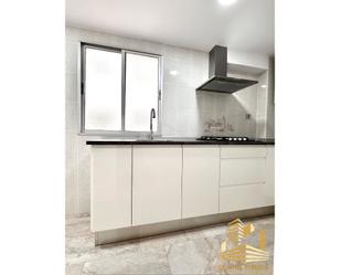 Kitchen of Flat for sale in  Valencia Capital