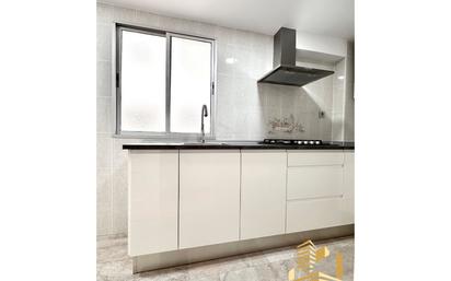 Kitchen of Flat for sale in  Valencia Capital