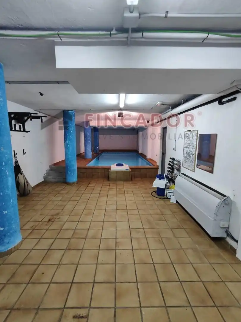 Piscina de Casa adosada en venta en Barcelona con Aire acondicionado, Calefacción y Parquet
