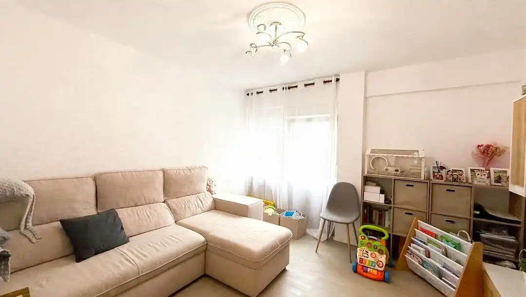 Flat with lift for sale in Plaza Cuatro Caminos
