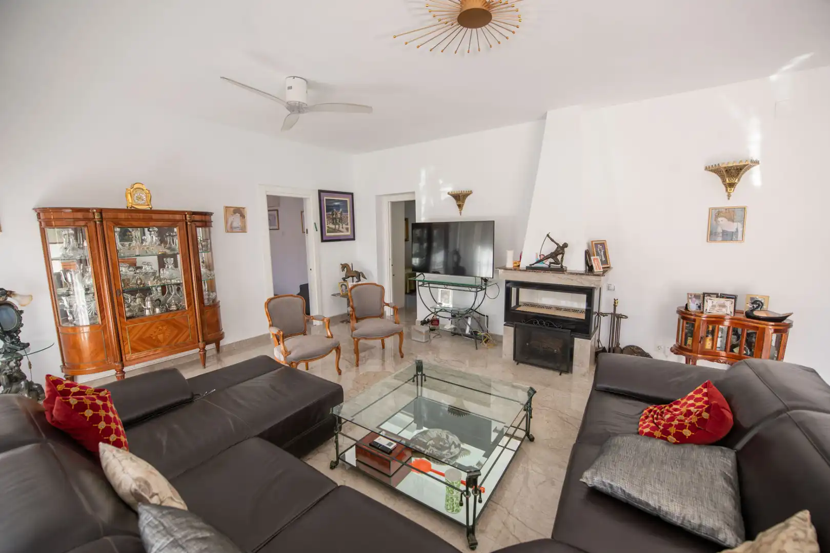 Sala d'estar de Casa o xalet en venda en Benalmádena amb Aire condicionat, Calefacció i Jardí privat