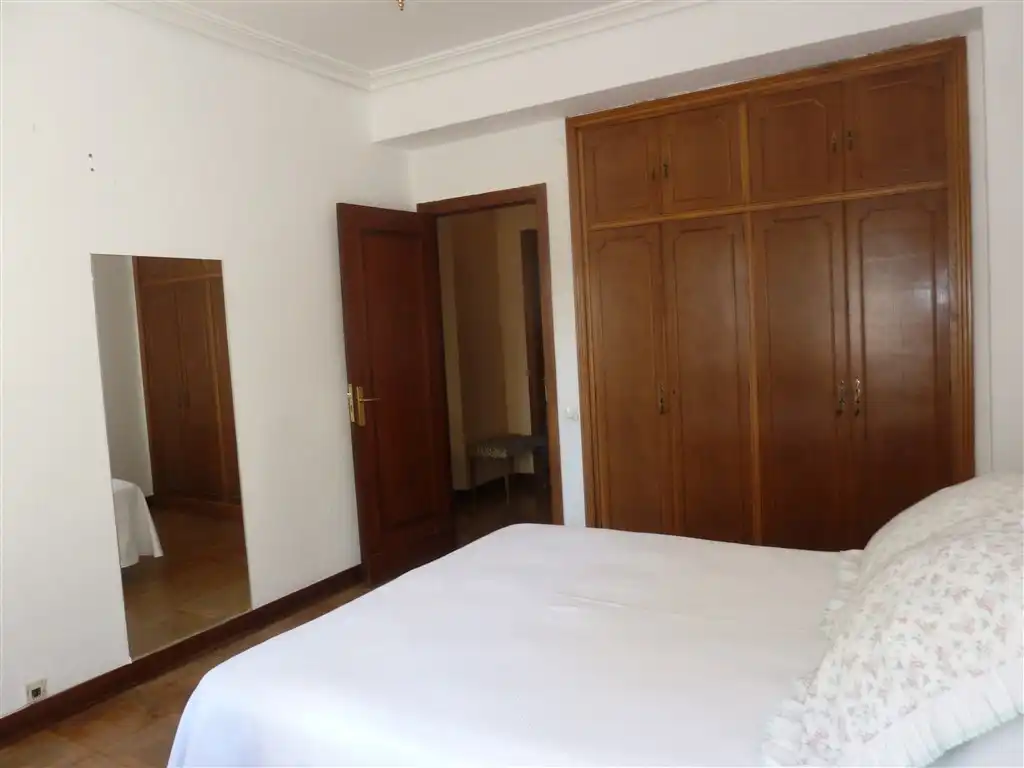 Habitación de Piso en venta en  Pamplona / Iruña con Calefacción, Parquet y Terraza