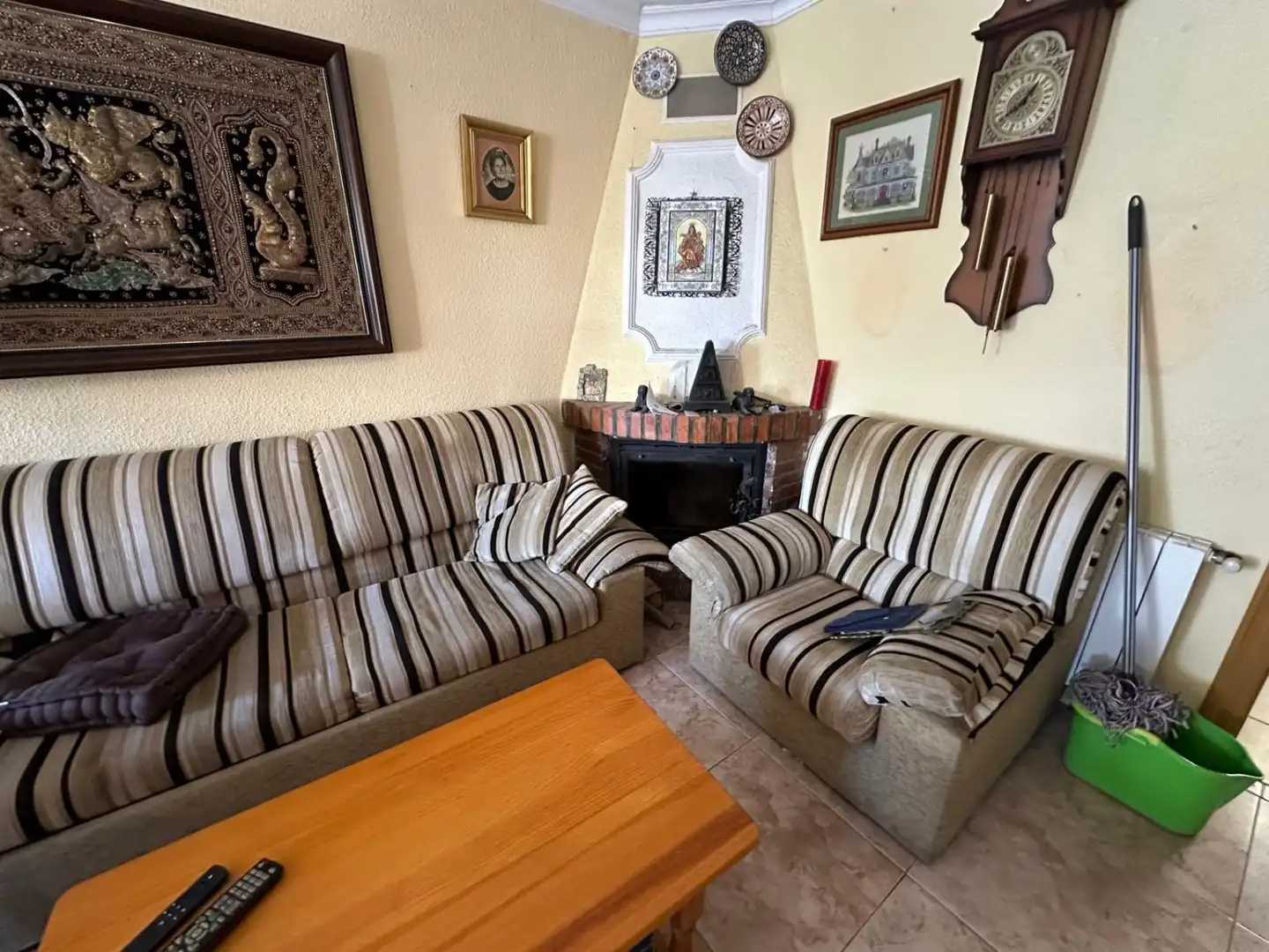 Wohnzimmer von Einfamilien-Reihenhaus zum Verkauf in Benicasim / Benicàssim mit Klimaanlage, Heizung und Terrasse