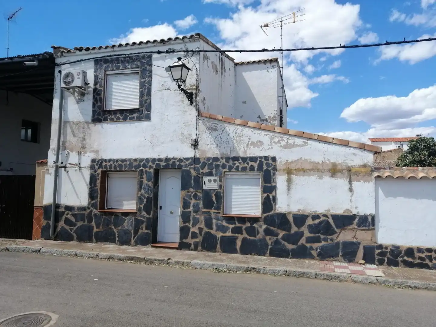 Vista exterior de Casa adosada en venda en Alcoba, Ciudad Real