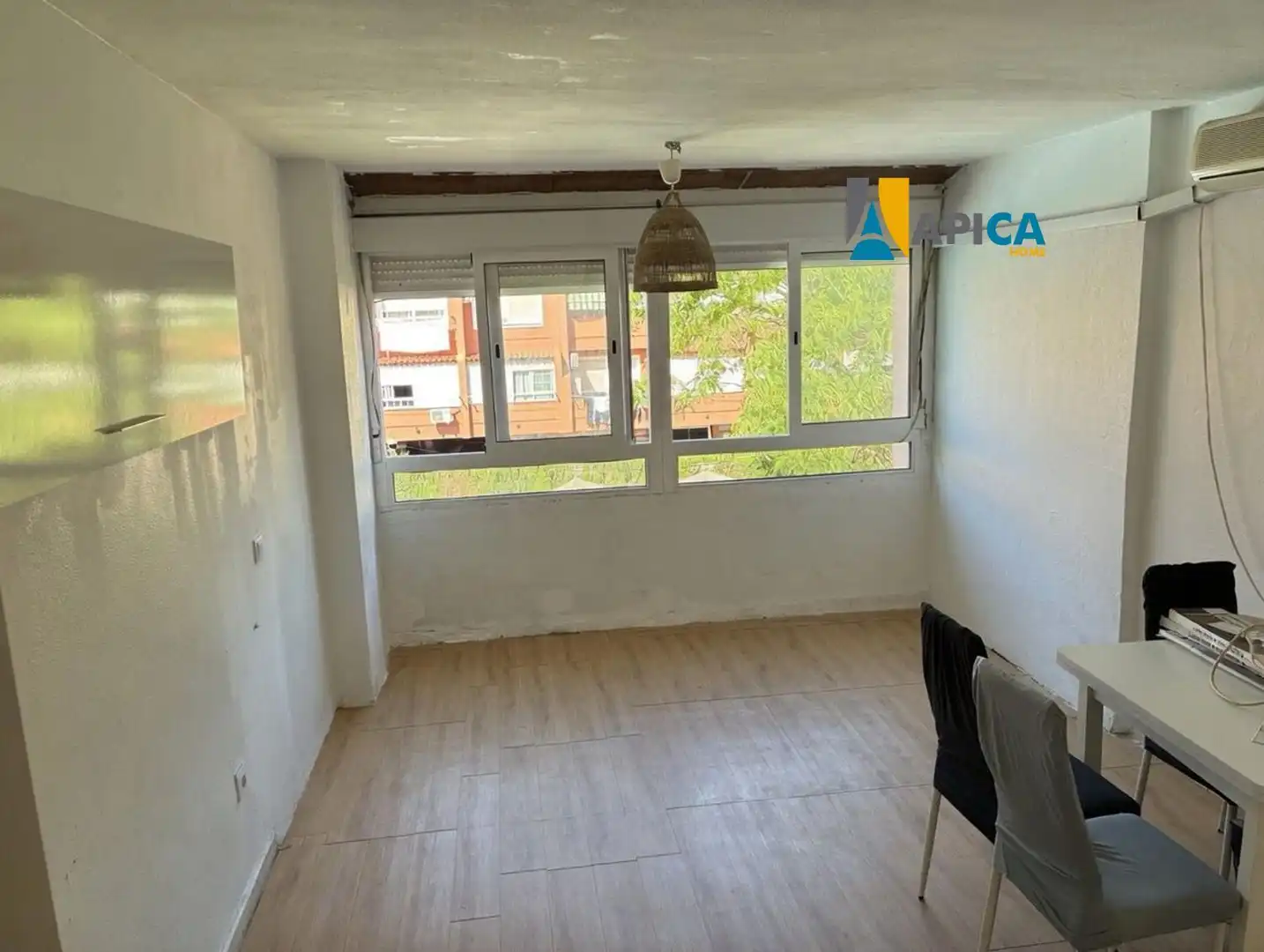 Vista exterior de Pis en venda en Algeciras amb Aire condicionat, Piscina i Piscina comunitària