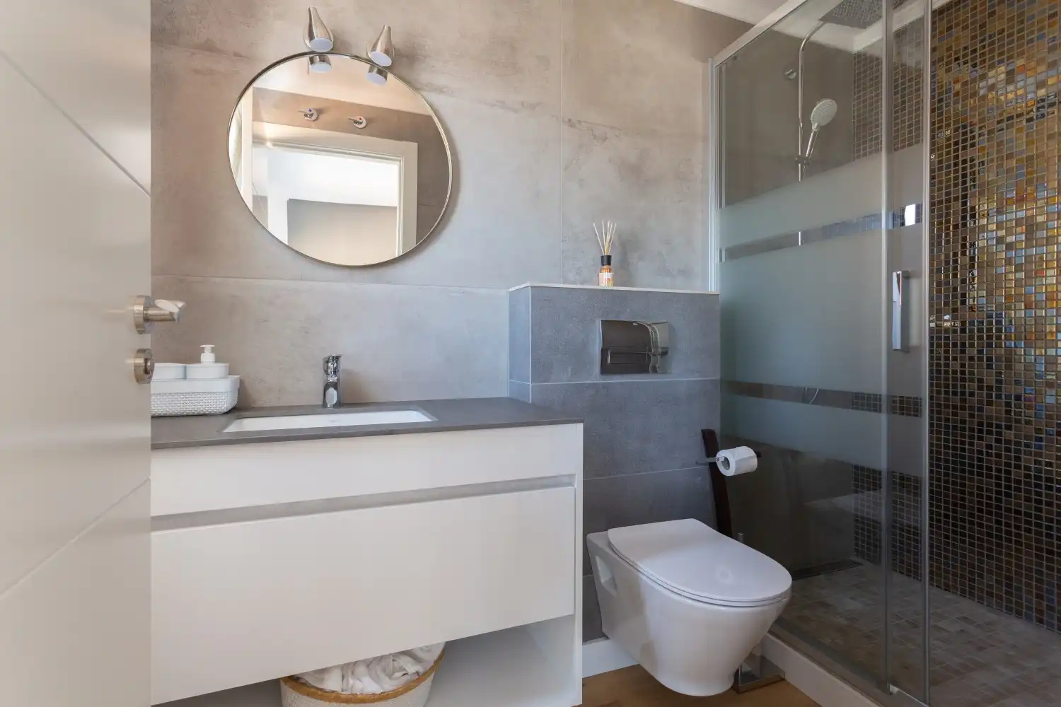 Bany de Apartament de lloguer en Castelldefels amb Aire condicionat, Calefacció i Moblat